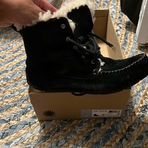 Ugg Women’s Chickaree Black size 7